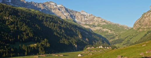 Das Bergdorf Urnerboden liegt in der Talmitte.