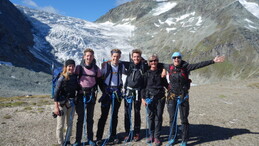 Eine Gruppe von erlebnisberg in den Walliser Alpen