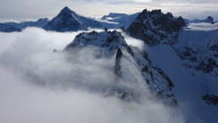 Stauwolken ueber den Urner Alpen
